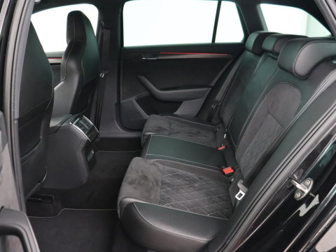 Škoda Superb 1.4 TSI iV Sportline | Stoelverwarming | Alcantara | Adaptive cruise | Camera | Carplay | Matrix LED | Stuurverwarming | Virtual Cockpit | Navigatie | Parkeerhulp | Sportstoelen | Sfeerverlichting | PHEV | Plug In