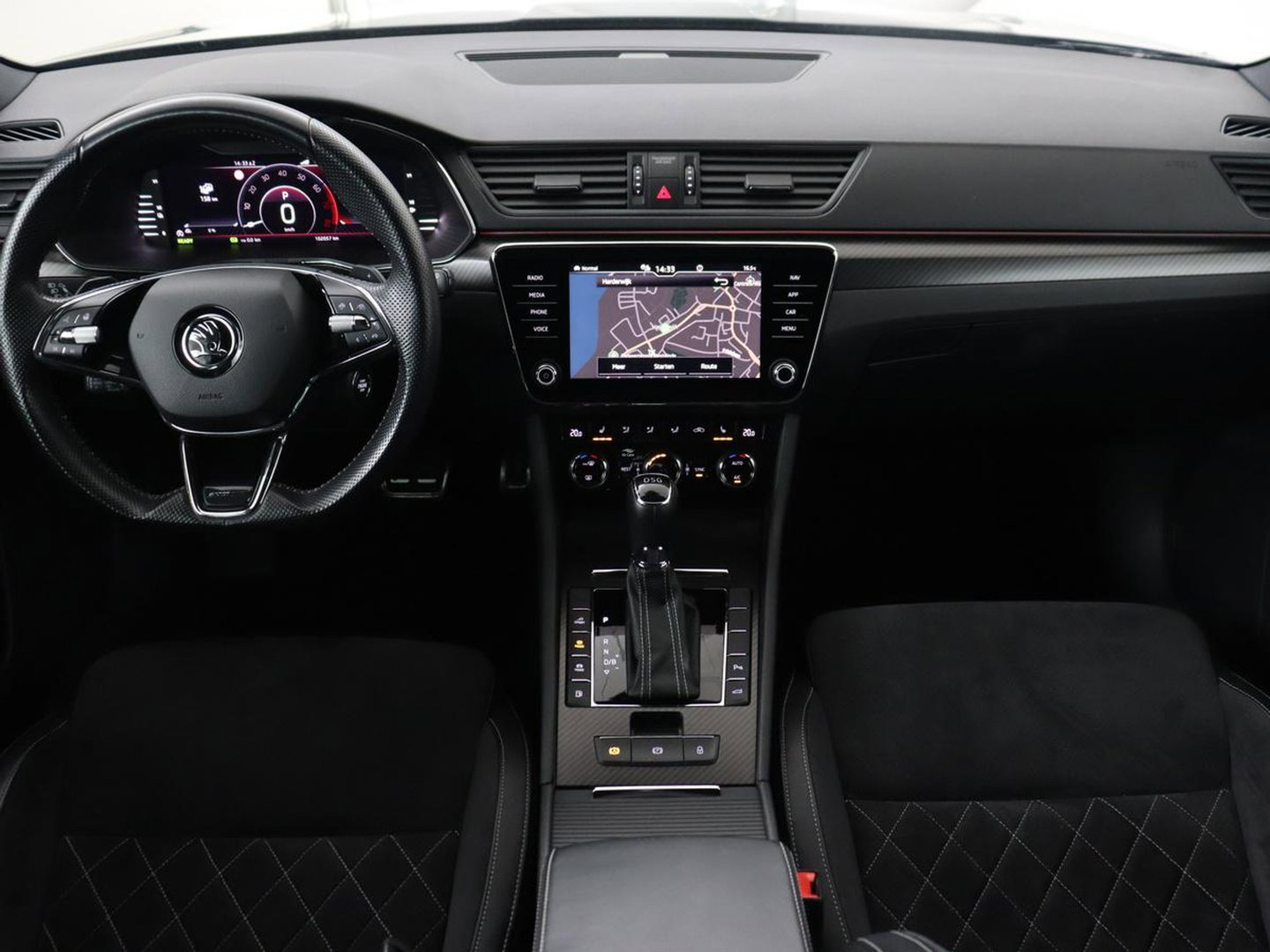 Škoda Superb 1.4 TSI iV Sportline | Stoelverwarming | Alcantara | Adaptive cruise | Camera | Carplay | Matrix LED | Stuurverwarming | Virtual Cockpit | Navigatie | Parkeerhulp | Sportstoelen | Sfeerverlichting | PHEV | Plug In