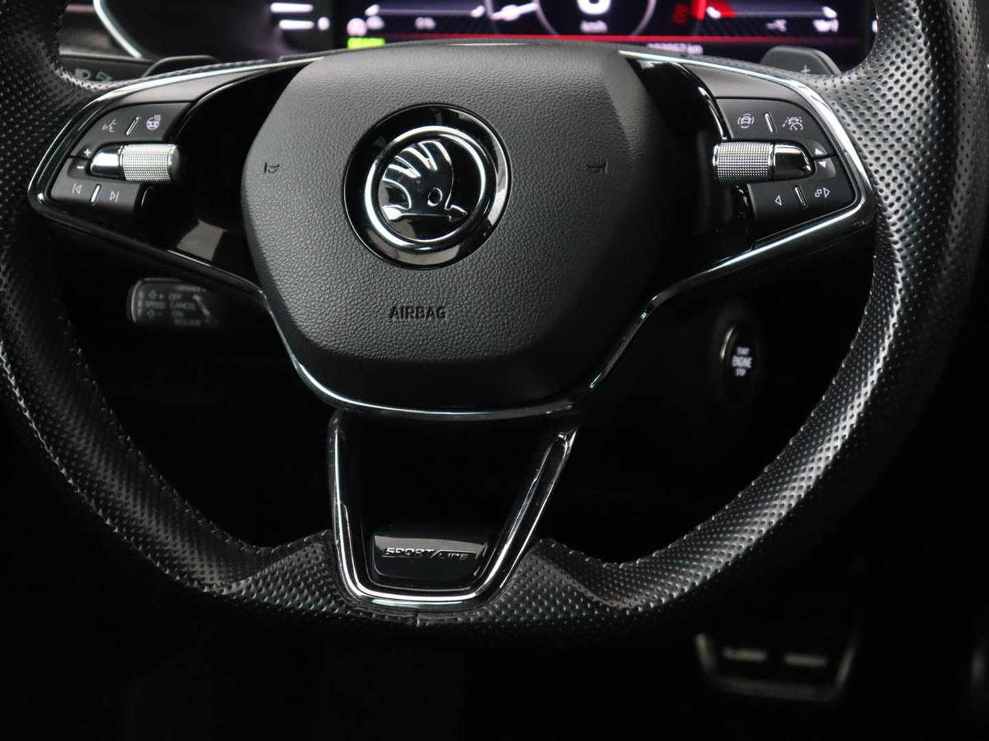 Škoda Superb 1.4 TSI iV Sportline | Stoelverwarming | Alcantara | Adaptive cruise | Camera | Carplay | Matrix LED | Stuurverwarming | Virtual Cockpit | Navigatie | Parkeerhulp | Sportstoelen | Sfeerverlichting | PHEV | Plug In