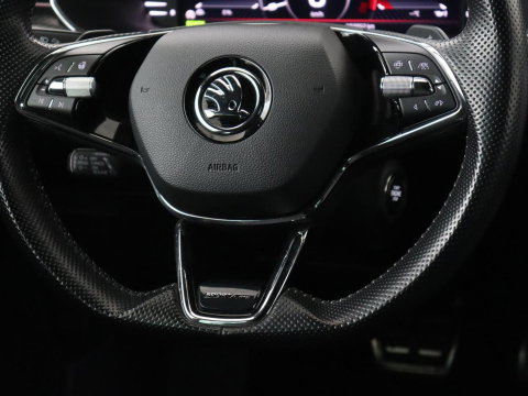 Škoda Superb 1.4 TSI iV Sportline | Stoelverwarming | Alcantara | Adaptive cruise | Camera | Carplay | Matrix LED | Stuurverwarming | Virtual Cockpit | Navigatie | Parkeerhulp | Sportstoelen | Sfeerverlichting | PHEV | Plug In