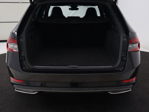 Škoda Superb 1.4 TSI iV Sportline | Stoelverwarming | Alcantara | Adaptive cruise | Camera | Carplay | Matrix LED | Stuurverwarming | Virtual Cockpit | Navigatie | Parkeerhulp | Sportstoelen | Sfeerverlichting | PHEV | Plug In