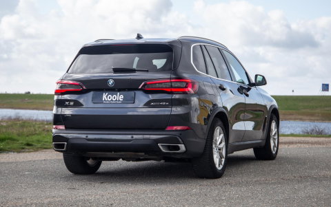 BMW X5 xDrive45e High Executive CARPLAY / CAMERA / DEALER ONDERHOUDEN / BRUIN LEER / STOELVERWARMING / TREKHAAK