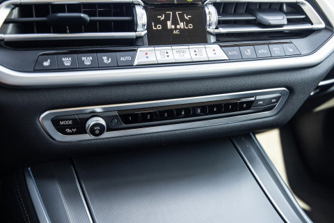 BMW X5 xDrive45e High Executive CARPLAY / CAMERA / DEALER ONDERHOUDEN / ZWART LEER / STOELVERWARMING / TREKHAAK