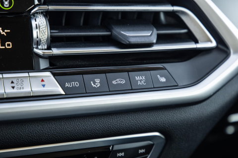 BMW X5 xDrive45e High Executive CARPLAY / CAMERA / DEALER ONDERHOUDEN / ZWART LEER / STOELVERWARMING / TREKHAAK