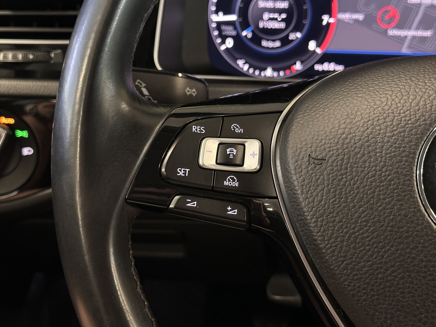 Volkswagen Golf 1.5 TSI Highline | Origineel Nederlands! | Adaptieve Cruise Control | Achteruitrijcamera | Apple Carplay | Parkeersensoren | Android Auto |