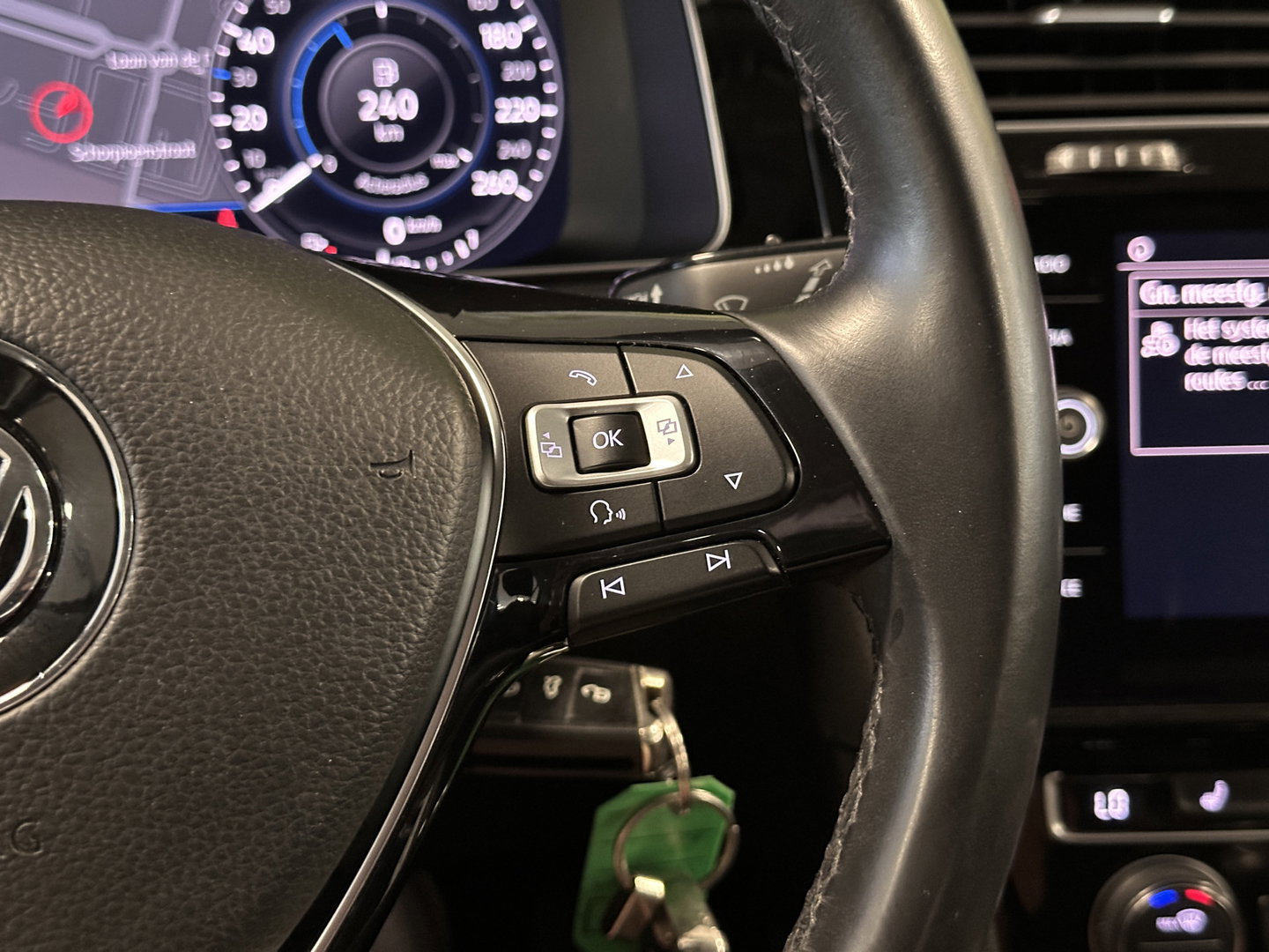 Volkswagen Golf 1.5 TSI Highline | Origineel Nederlands! | Adaptieve Cruise Control | Achteruitrijcamera | Apple Carplay | Parkeersensoren | Android Auto |