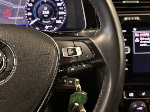 Volkswagen Golf 1.5 TSI Highline | Origineel Nederlands! | Adaptieve Cruise Control | Achteruitrijcamera | Apple Carplay | Parkeersensoren | Android Auto |
