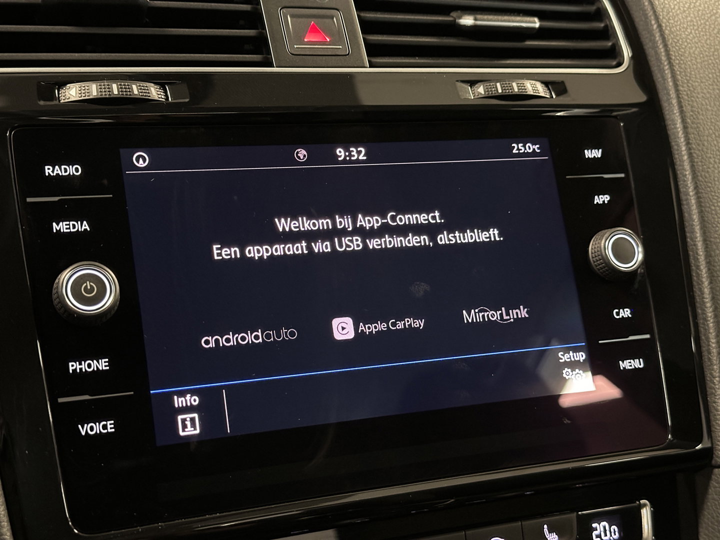 Volkswagen Golf 1.5 TSI Highline | Origineel Nederlands! | Adaptieve Cruise Control | Achteruitrijcamera | Apple Carplay | Parkeersensoren | Android Auto |