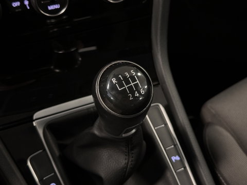 Volkswagen Golf 1.5 TSI Highline | Origineel Nederlands! | Adaptieve Cruise Control | Achteruitrijcamera | Apple Carplay | Parkeersensoren | Android Auto |