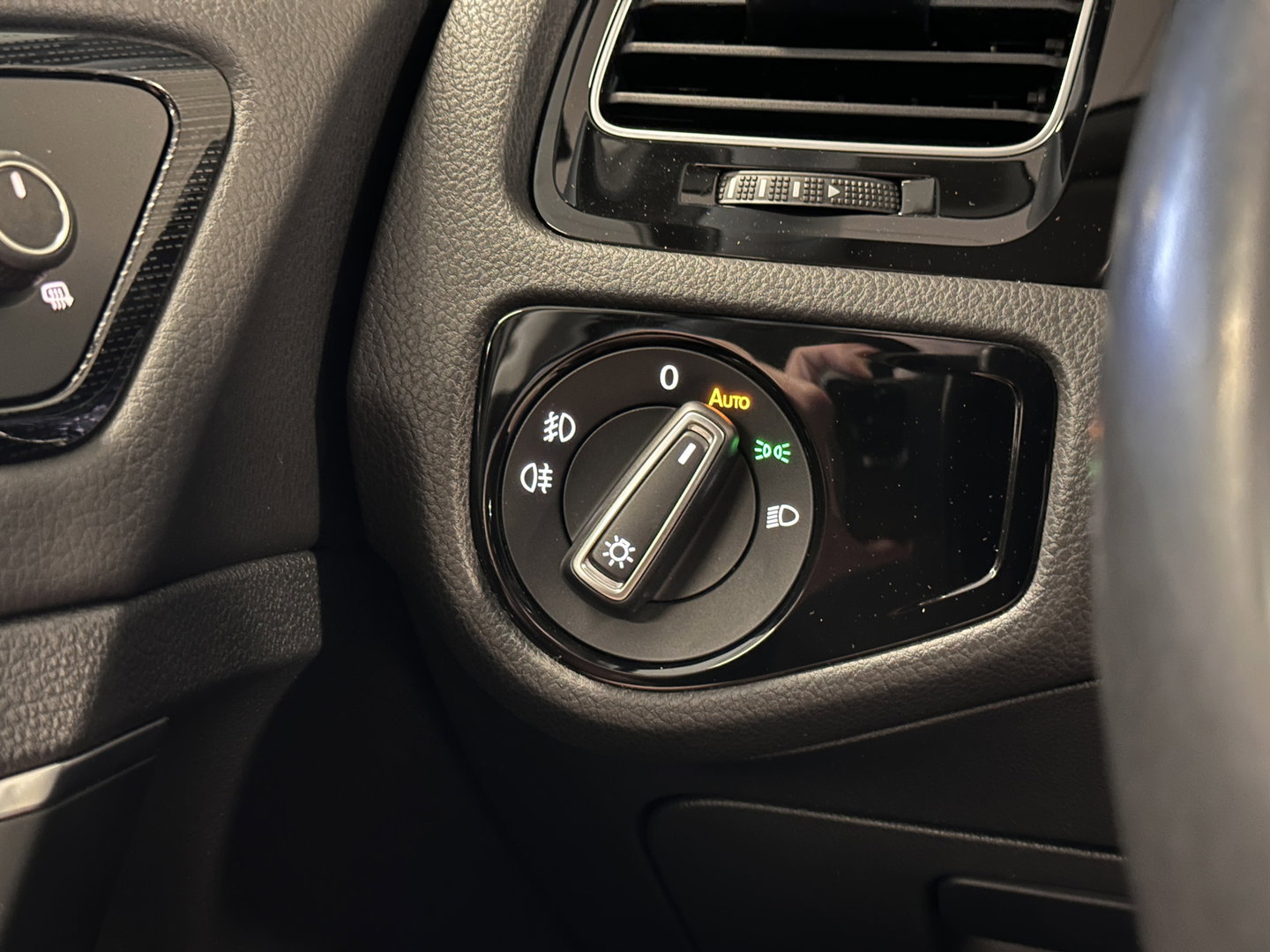 Volkswagen Golf 1.5 TSI Highline | Origineel Nederlands! | Adaptieve Cruise Control | Achteruitrijcamera | Apple Carplay | Parkeersensoren | Android Auto |