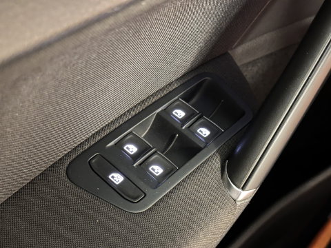 Volkswagen Golf 1.5 TSI Highline | Origineel Nederlands! | Adaptieve Cruise Control | Achteruitrijcamera | Apple Carplay | Parkeersensoren | Android Auto |