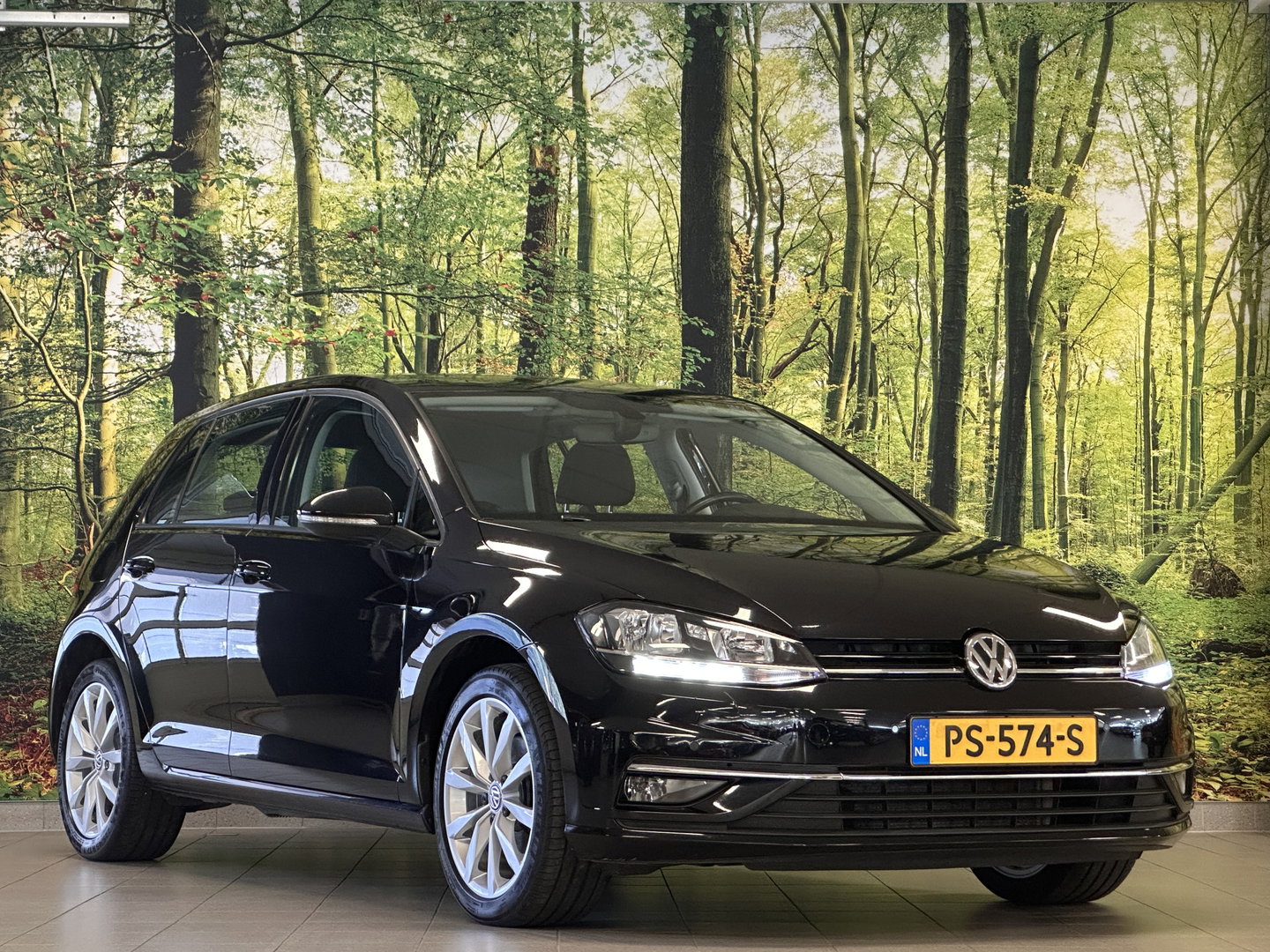 Volkswagen Golf 1.5 TSI Highline | Origineel Nederlands! | Adaptieve Cruise Control | Achteruitrijcamera | Apple Carplay | Parkeersensoren | Android Auto |
