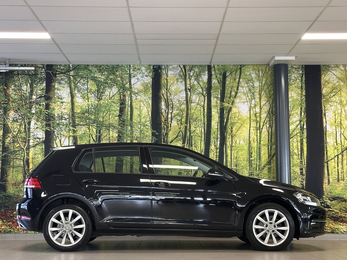 Volkswagen Golf 1.5 TSI Highline | Origineel Nederlands! | Adaptieve Cruise Control | Achteruitrijcamera | Apple Carplay | Parkeersensoren | Android Auto |