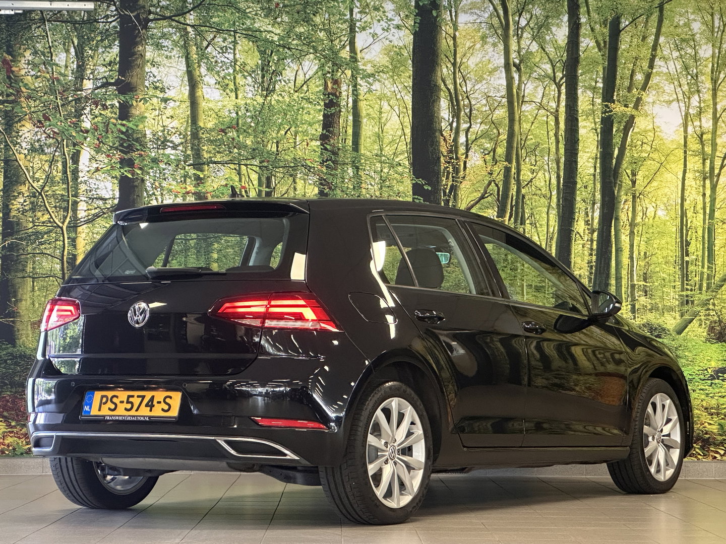 Volkswagen Golf 1.5 TSI Highline | Origineel Nederlands! | Adaptieve Cruise Control | Achteruitrijcamera | Apple Carplay | Parkeersensoren | Android Auto |