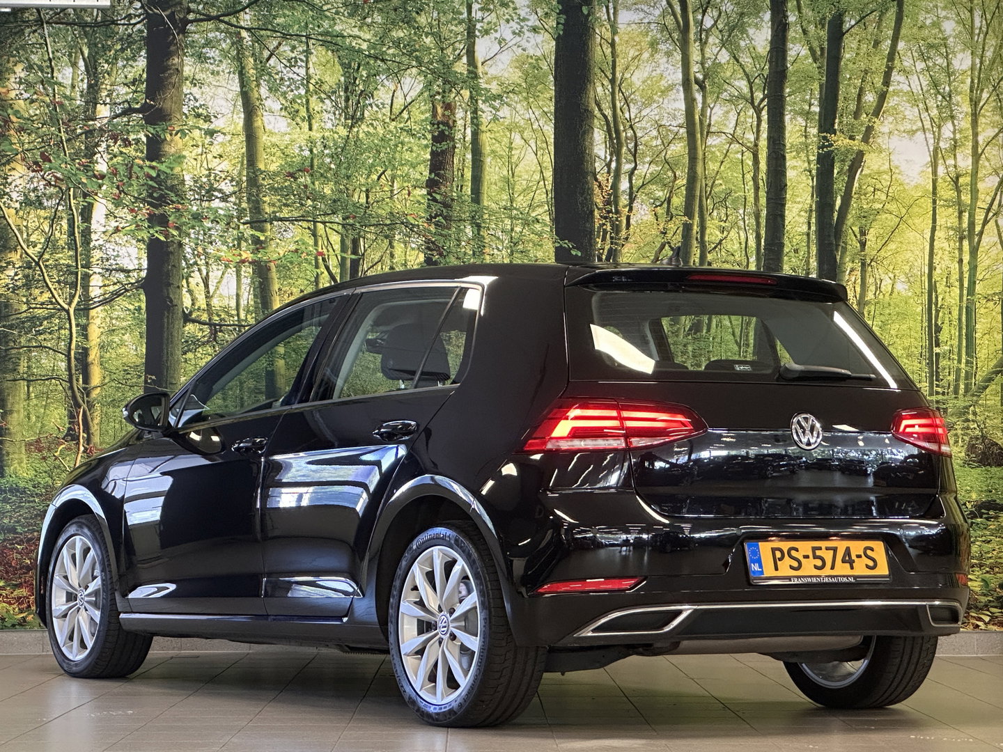 Volkswagen Golf 1.5 TSI Highline | Origineel Nederlands! | Adaptieve Cruise Control | Achteruitrijcamera | Apple Carplay | Parkeersensoren | Android Auto |