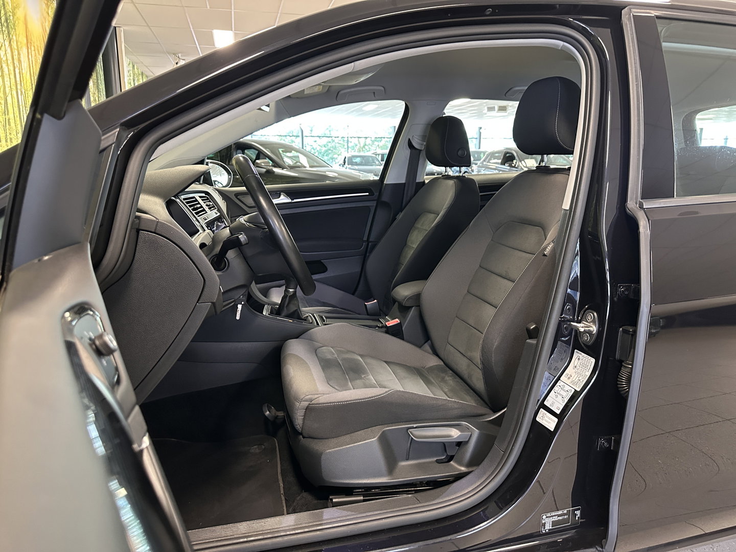 Volkswagen Golf 1.5 TSI Highline | Origineel Nederlands! | Adaptieve Cruise Control | Achteruitrijcamera | Apple Carplay | Parkeersensoren | Android Auto |