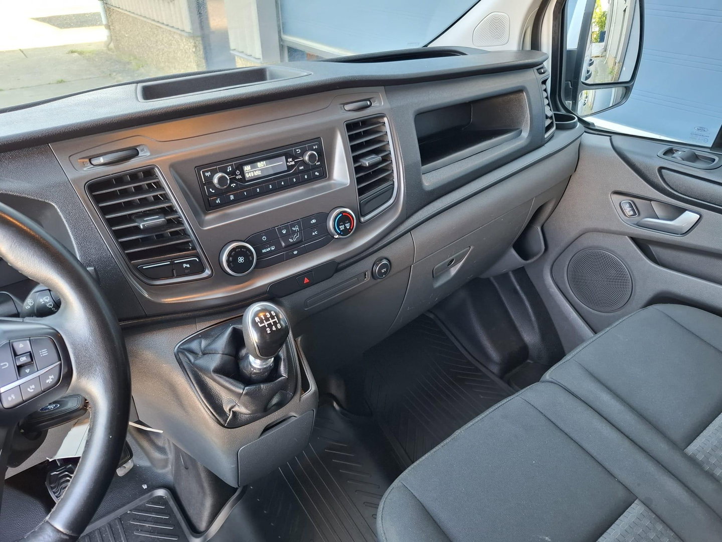 Ford Transit Custom 340 2.0 TDCI L1H1 Trend AIRCO / CRUISE CONTROLE / 3 ZITS / TREKHAAK / EURO 6