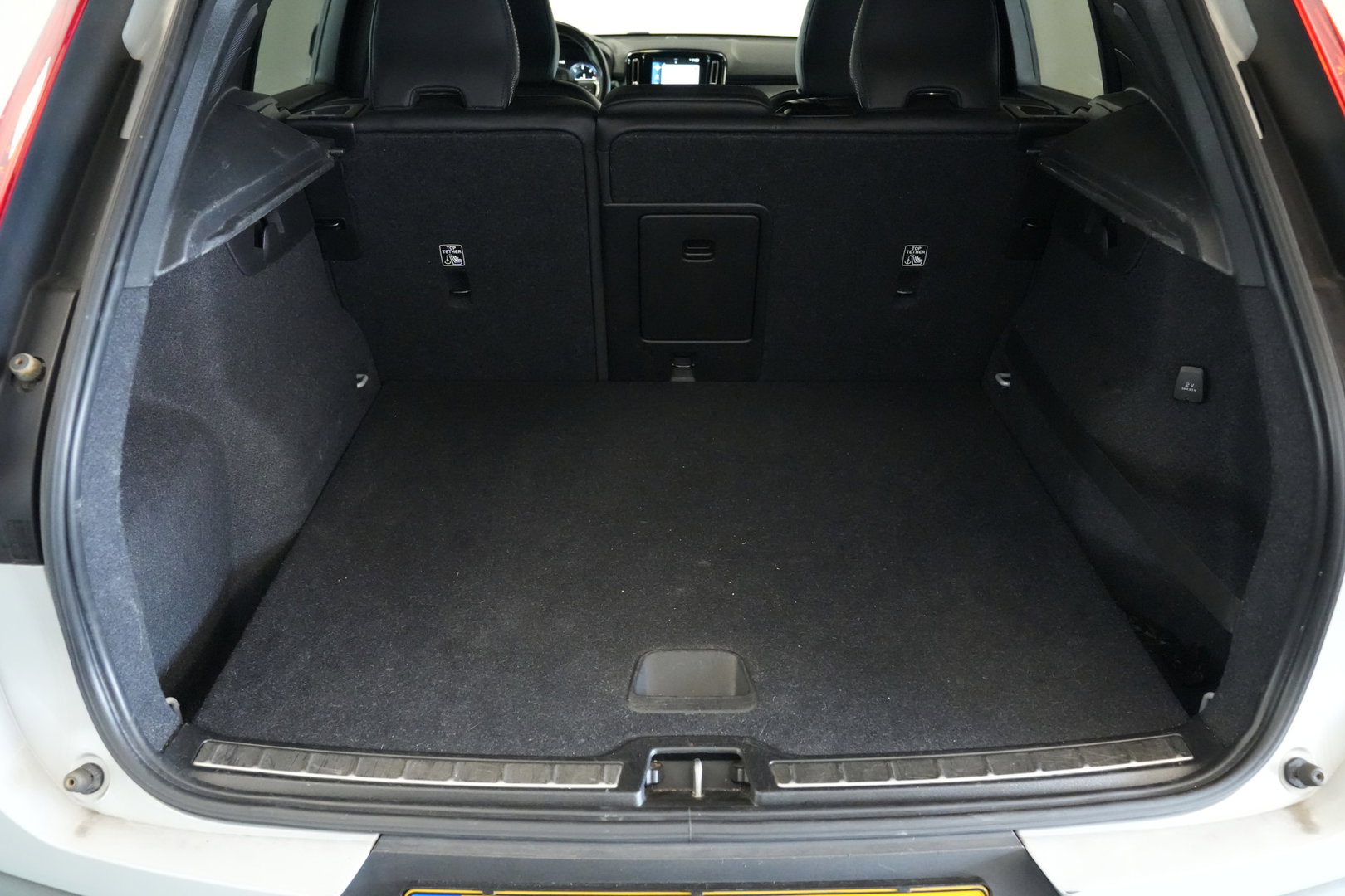 Volvo XC40 2.0 D3 R-Design Cruise/Climate 20''LM Harman&Kardon 24 Maanden garantie* (Vraag naar de voorwaarden)