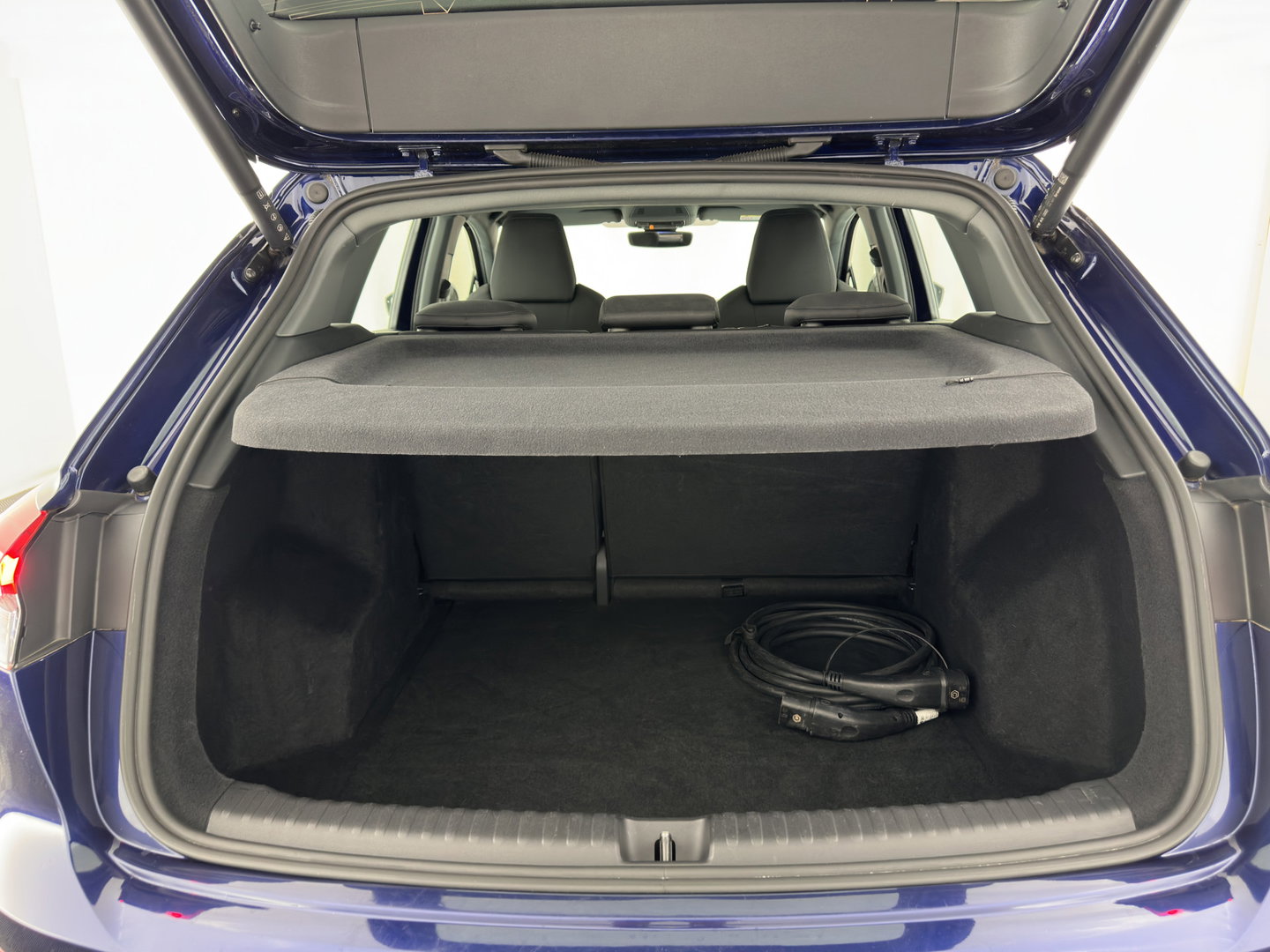 Audi Q4 e-tron 40 Launch edition Advanced 77 kWh [ 3-Fase-11kW ] (INCL-BTW) Aut. *NAVI-FULLMAP | MATRIX-LED | KEYLESS | CAMERA | AUDI-SOUND |  DIGI-COCKPIT | DAB | AMBIENTLIGHT | HEATED-SPORTSEATS | PRIVACYGLASS | CRUISE | 19''ALU*