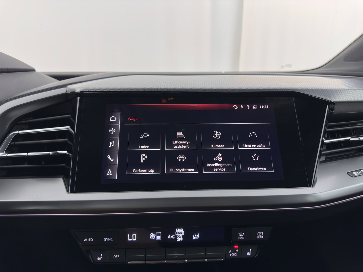 Audi Q4 e-tron 40 Launch edition Advanced 77 kWh [ 3-Fase-11kW ] (INCL-BTW) Aut. *NAVI-FULLMAP | MATRIX-LED | KEYLESS | CAMERA | AUDI-SOUND |  DIGI-COCKPIT | DAB | AMBIENTLIGHT | HEATED-SPORTSEATS | PRIVACYGLASS | CRUISE | 19''ALU*