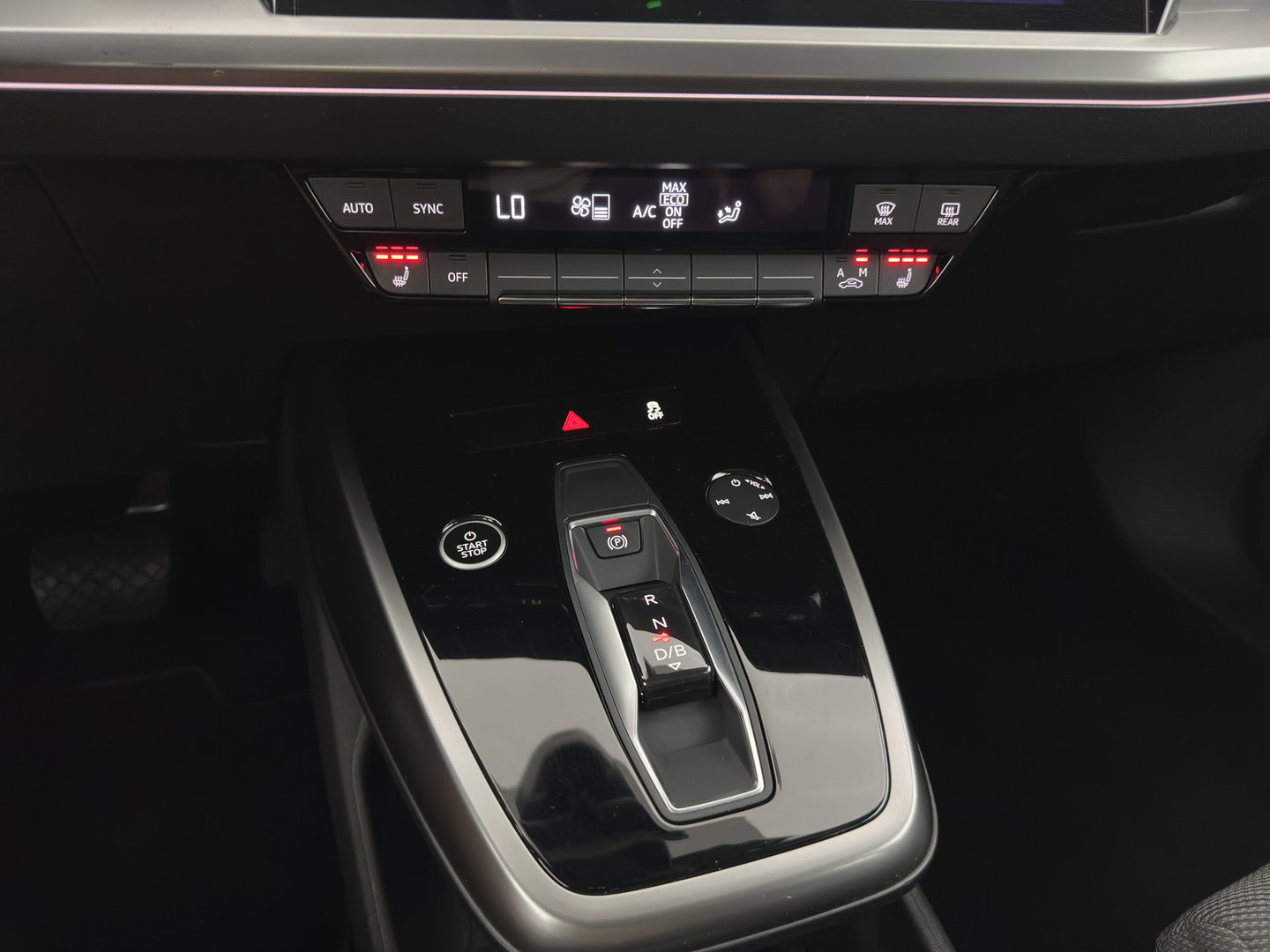 Audi Q4 e-tron 40 Launch edition Advanced 77 kWh [ 3-Fase-11kW ] (INCL-BTW) Aut. *NAVI-FULLMAP | MATRIX-LED | KEYLESS | CAMERA | AUDI-SOUND |  DIGI-COCKPIT | DAB | AMBIENTLIGHT | HEATED-SPORTSEATS | PRIVACYGLASS | CRUISE | 19''ALU*