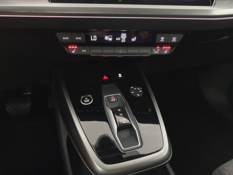 Audi Q4 e-tron 40 Launch edition Advanced 77 kWh [ 3-Fase-11kW ] (INCL-BTW) Aut. *NAVI-FULLMAP | MATRIX-LED | KEYLESS | CAMERA | AUDI-SOUND |  DIGI-COCKPIT | DAB | AMBIENTLIGHT | HEATED-SPORTSEATS | PRIVACYGLASS | CRUISE | 19''ALU*