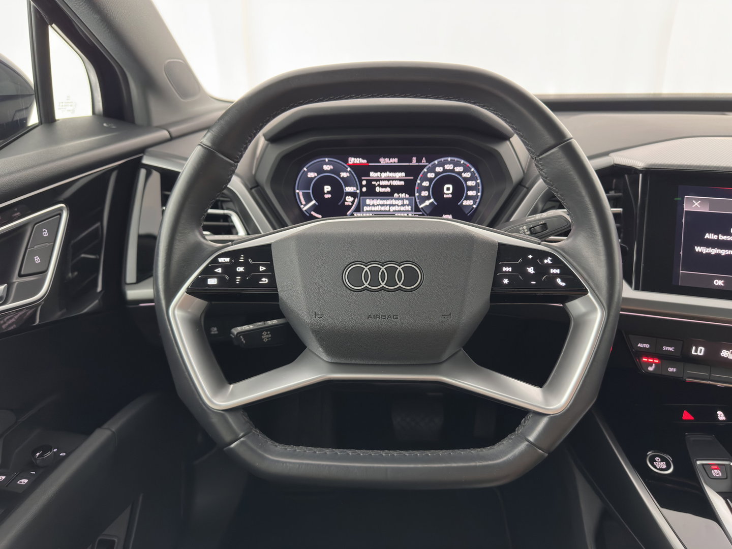 Audi Q4 e-tron 40 Launch edition Advanced 77 kWh [ 3-Fase-11kW ] (INCL-BTW) Aut. *NAVI-FULLMAP | MATRIX-LED | KEYLESS | CAMERA | AUDI-SOUND |  DIGI-COCKPIT | DAB | AMBIENTLIGHT | HEATED-SPORTSEATS | PRIVACYGLASS | CRUISE | 19''ALU*