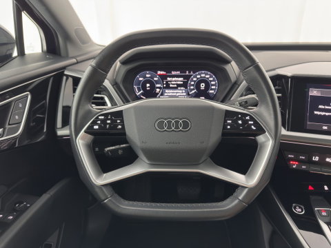 Audi Q4 e-tron 40 Launch edition Advanced 77 kWh [ 3-Fase-11kW ] (INCL-BTW) Aut. *NAVI-FULLMAP | MATRIX-LED | KEYLESS | CAMERA | AUDI-SOUND |  DIGI-COCKPIT | DAB | AMBIENTLIGHT | HEATED-SPORTSEATS | PRIVACYGLASS | CRUISE | 19''ALU*