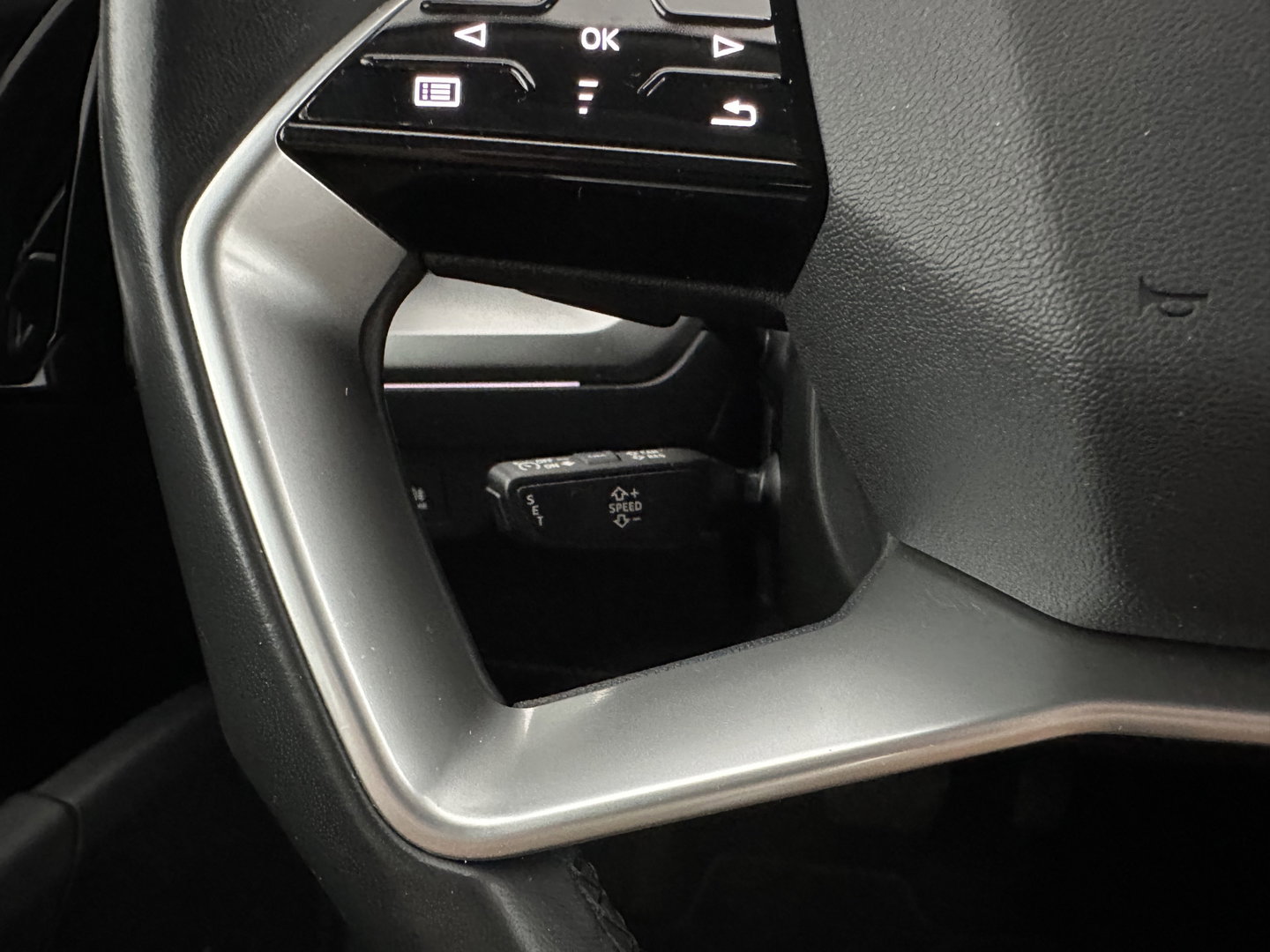 Audi Q4 e-tron 40 Launch edition Advanced 77 kWh [ 3-Fase-11kW ] (INCL-BTW) Aut. *NAVI-FULLMAP | MATRIX-LED | KEYLESS | CAMERA | AUDI-SOUND |  DIGI-COCKPIT | DAB | AMBIENTLIGHT | HEATED-SPORTSEATS | PRIVACYGLASS | CRUISE | 19''ALU*