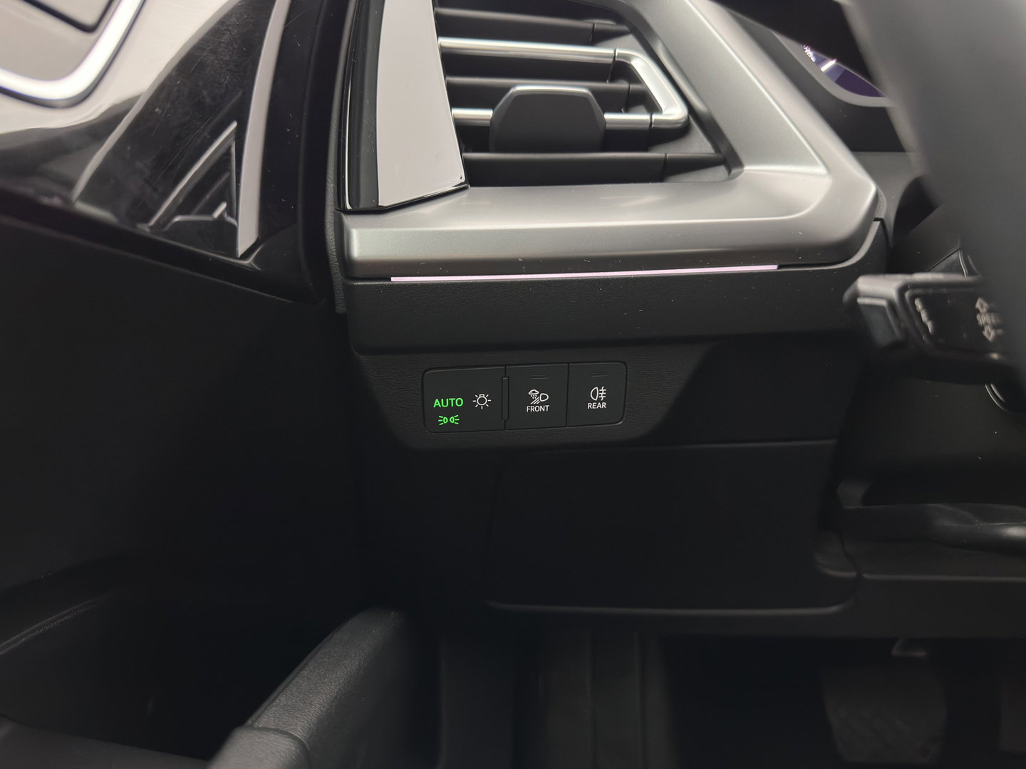 Audi Q4 e-tron 40 Launch edition Advanced 77 kWh [ 3-Fase-11kW ] (INCL-BTW) Aut. *NAVI-FULLMAP | MATRIX-LED | KEYLESS | CAMERA | AUDI-SOUND |  DIGI-COCKPIT | DAB | AMBIENTLIGHT | HEATED-SPORTSEATS | PRIVACYGLASS | CRUISE | 19''ALU*
