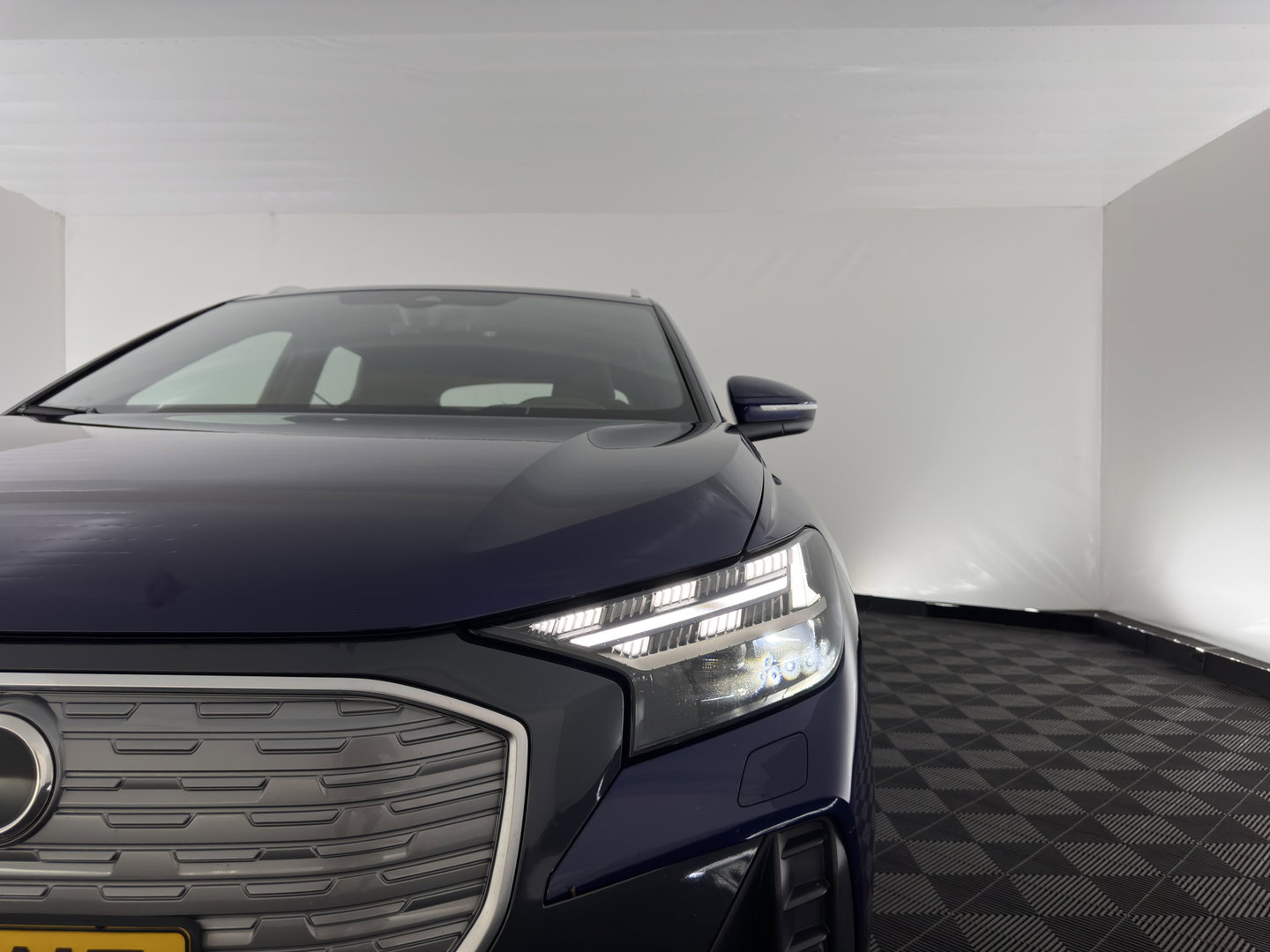 Audi Q4 e-tron 40 Launch edition Advanced 77 kWh [ 3-Fase-11kW ] (INCL-BTW) Aut. *NAVI-FULLMAP | MATRIX-LED | KEYLESS | CAMERA | AUDI-SOUND |  DIGI-COCKPIT | DAB | AMBIENTLIGHT | HEATED-SPORTSEATS | PRIVACYGLASS | CRUISE | 19''ALU*