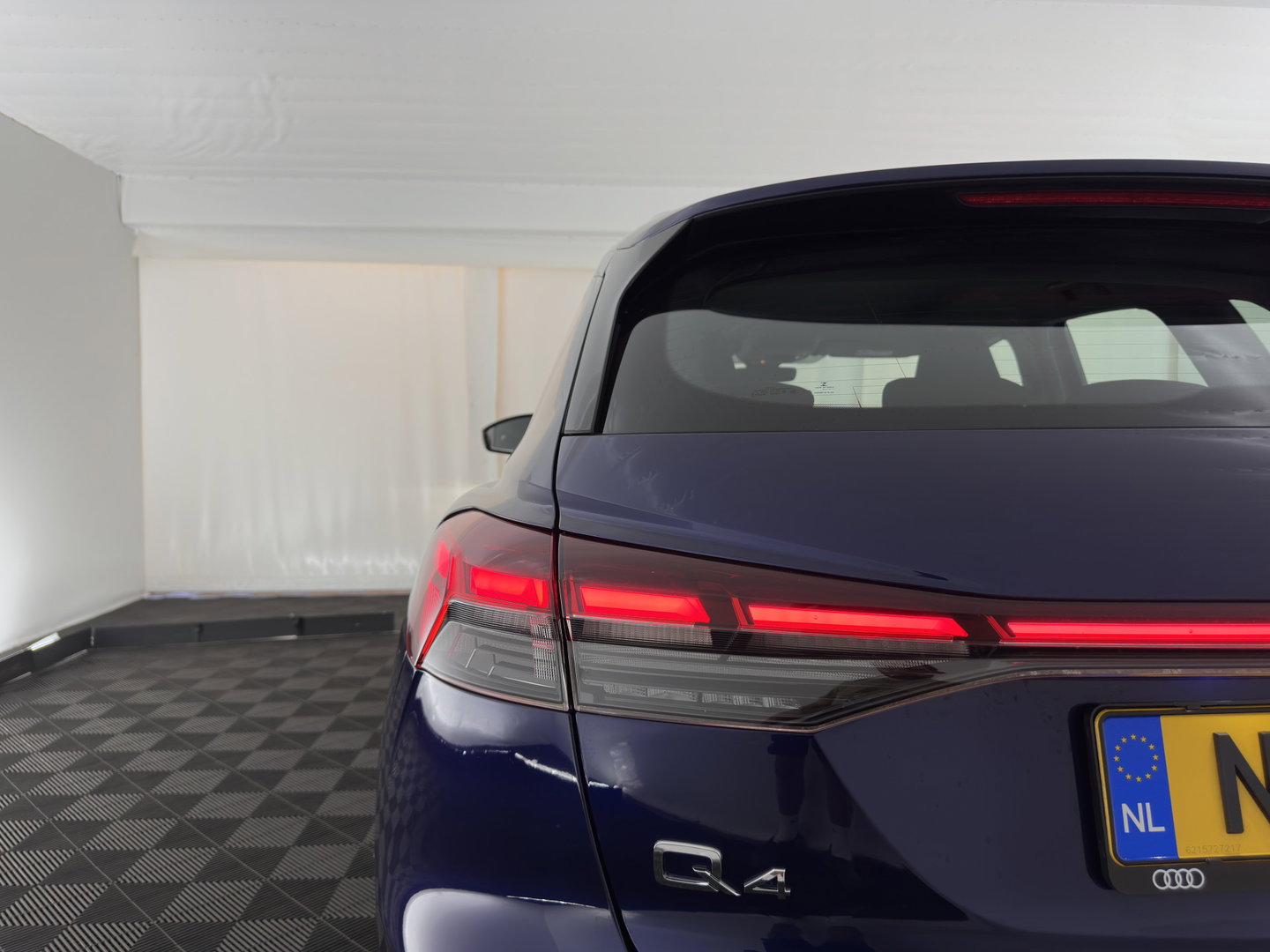 Audi Q4 e-tron 40 Launch edition Advanced 77 kWh [ 3-Fase-11kW ] (INCL-BTW) Aut. *NAVI-FULLMAP | MATRIX-LED | KEYLESS | CAMERA | AUDI-SOUND |  DIGI-COCKPIT | DAB | AMBIENTLIGHT | HEATED-SPORTSEATS | PRIVACYGLASS | CRUISE | 19''ALU*