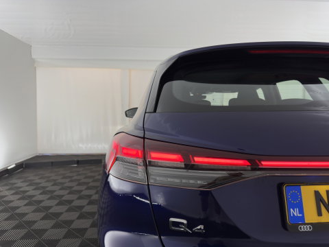 Audi Q4 e-tron 40 Launch edition Advanced 77 kWh [ 3-Fase-11kW ] (INCL-BTW) Aut. *NAVI-FULLMAP | MATRIX-LED | KEYLESS | CAMERA | AUDI-SOUND |  DIGI-COCKPIT | DAB | AMBIENTLIGHT | HEATED-SPORTSEATS | PRIVACYGLASS | CRUISE | 19''ALU*