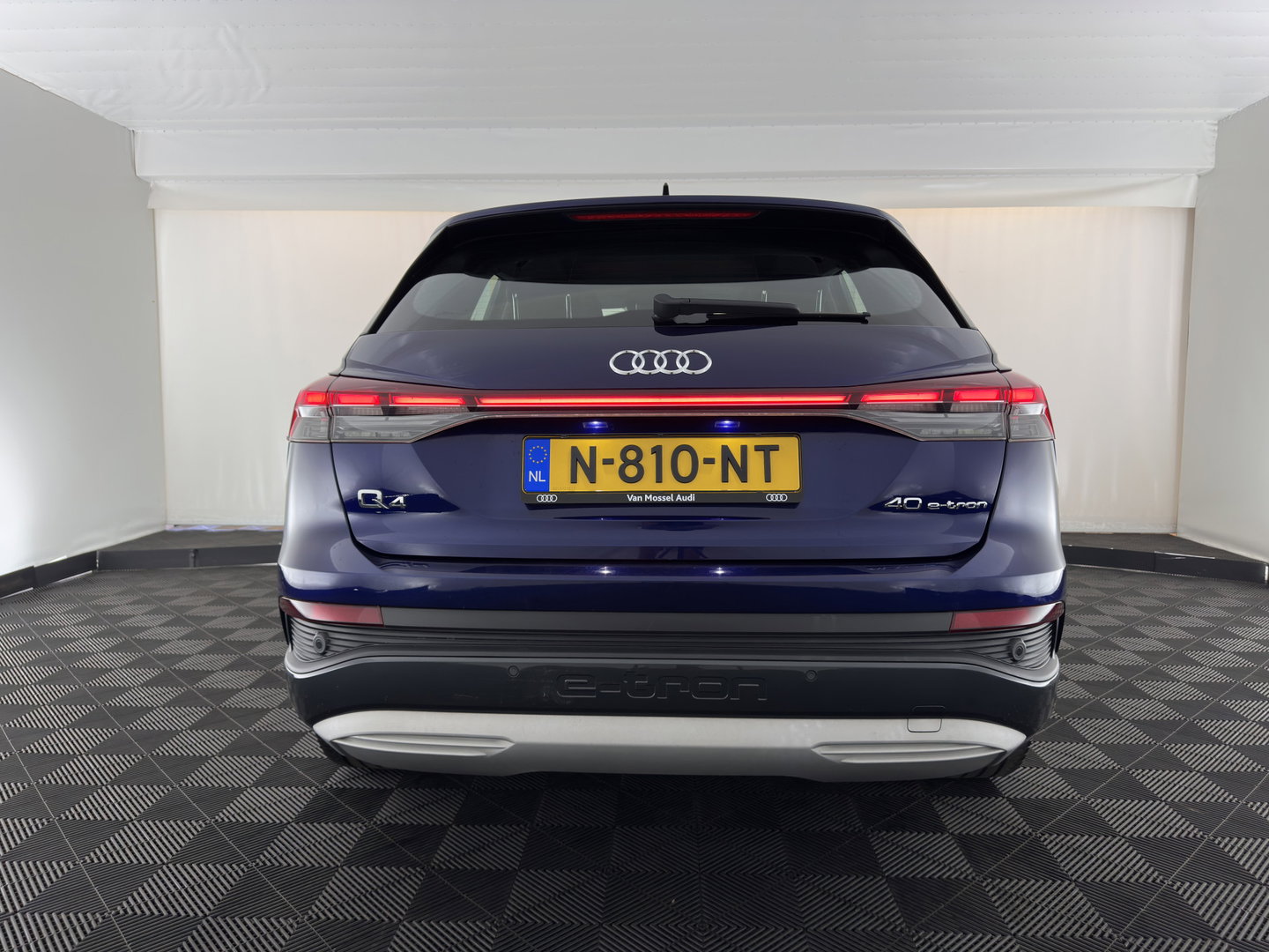Audi Q4 e-tron 40 Launch edition Advanced 77 kWh [ 3-Fase-11kW ] (INCL-BTW) Aut. *NAVI-FULLMAP | MATRIX-LED | KEYLESS | CAMERA | AUDI-SOUND |  DIGI-COCKPIT | DAB | AMBIENTLIGHT | HEATED-SPORTSEATS | PRIVACYGLASS | CRUISE | 19''ALU*