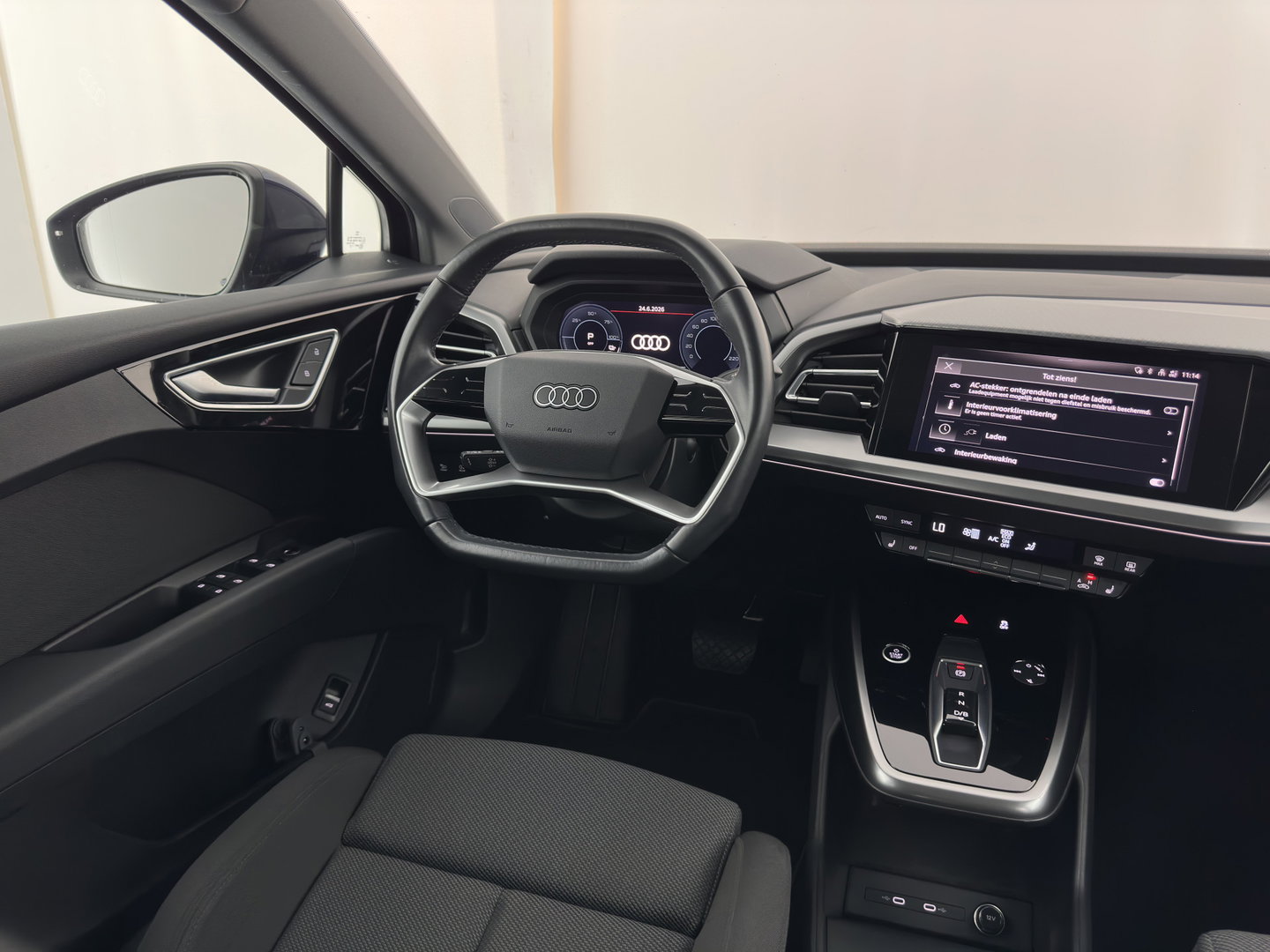 Audi Q4 e-tron 40 Launch edition Advanced 77 kWh [ 3-Fase-11kW ] (INCL-BTW) Aut. *NAVI-FULLMAP | MATRIX-LED | KEYLESS | CAMERA | AUDI-SOUND |  DIGI-COCKPIT | DAB | AMBIENTLIGHT | HEATED-SPORTSEATS | PRIVACYGLASS | CRUISE | 19''ALU*