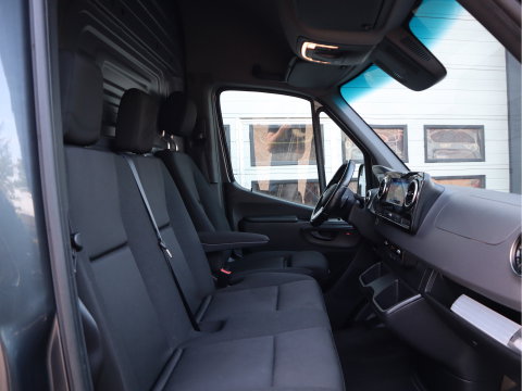 Mercedes-Benz Sprinter 319 CDI 3.0 V6 Euro 6 Automaat L2H2 - 3,5t KG Trekhaak - MBUX - LED