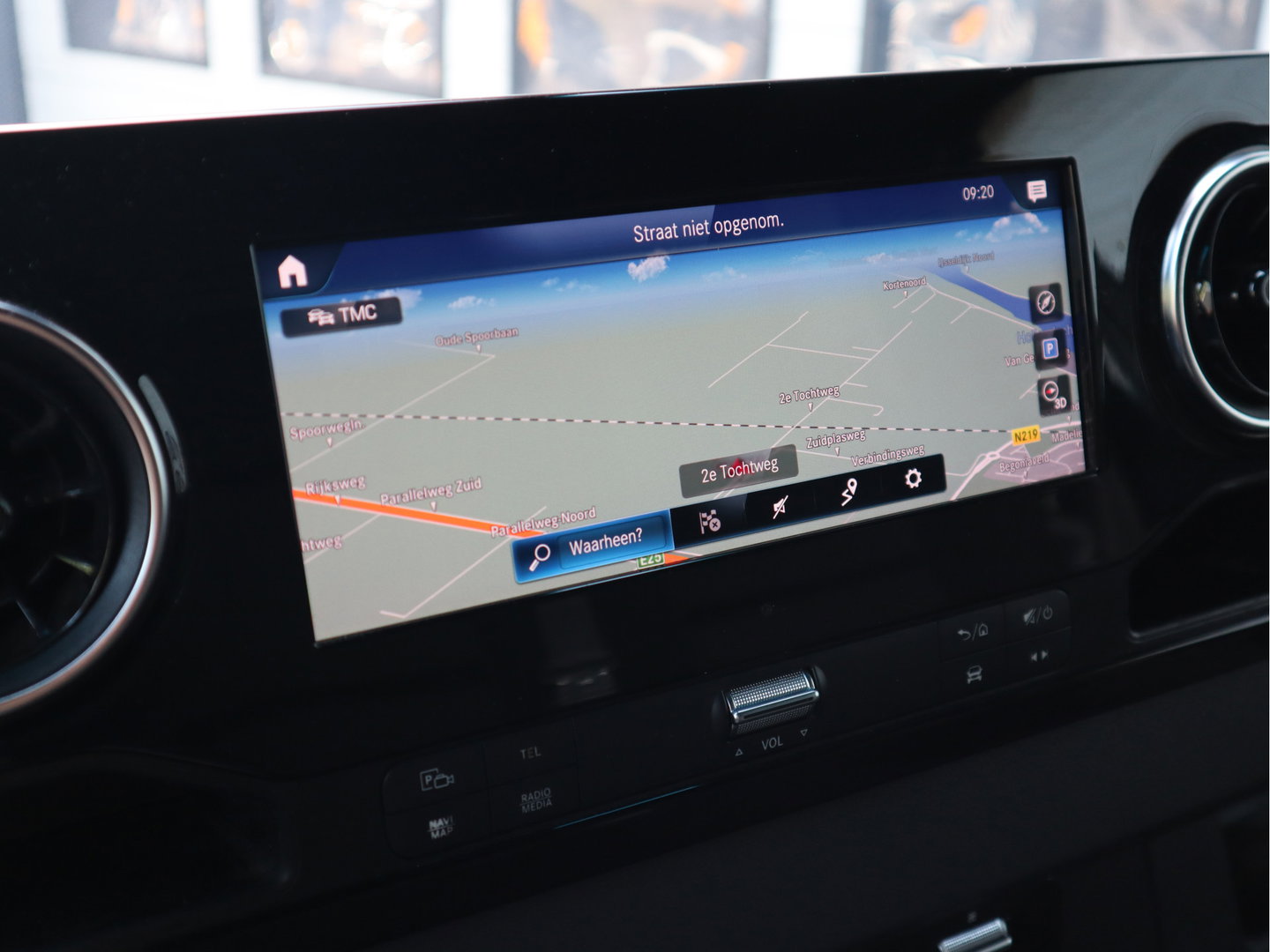 Mercedes-Benz Sprinter 319 CDI 3.0 V6 Euro 6 Automaat L2H2 - 3,5t KG Trekhaak - MBUX - LED