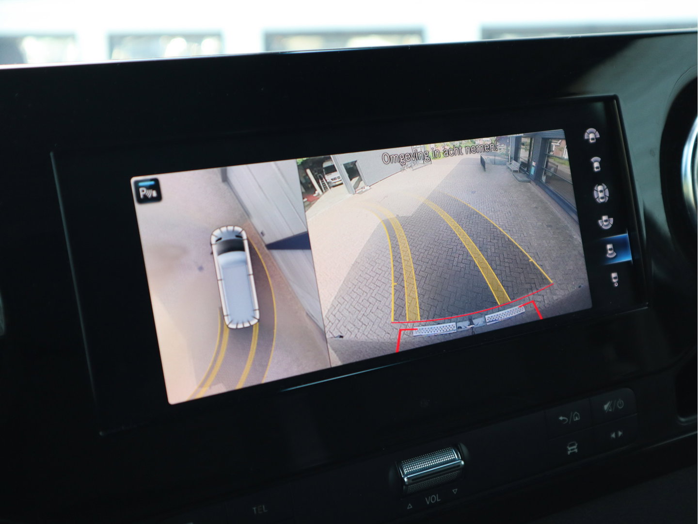 Mercedes-Benz Sprinter 319 CDI 3.0 V6 Euro 6 Automaat L2H2 - 3,5t KG Trekhaak - MBUX - LED