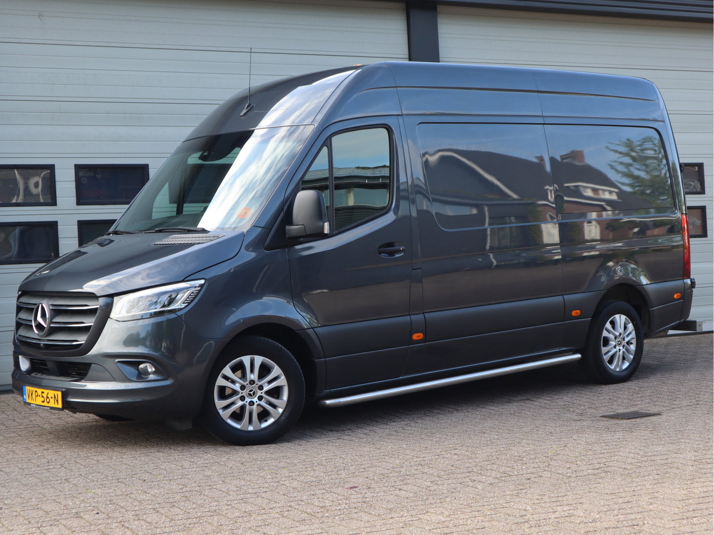 Mercedes-Benz Sprinter 319 CDI 3.0 V6 Euro 6 Automaat L2H2 - 3,5t KG Trekhaak - MBUX - LED