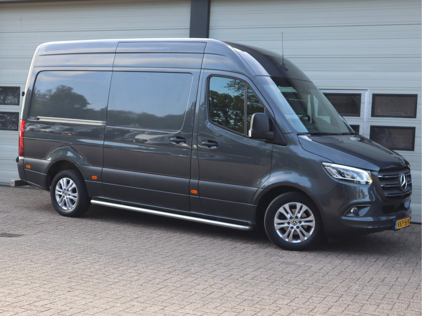 Mercedes-Benz Sprinter 319 CDI 3.0 V6 Euro 6 Automaat L2H2 - 3,5t KG Trekhaak - MBUX - LED