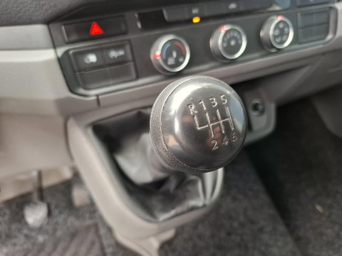 Volkswagen Crafter 35 2.0 TDI L3H3 Comfortline AIRCO / CRUISE CONTROLE / TREKHAAK / 3 ZITS / NAVI / CARPLAY