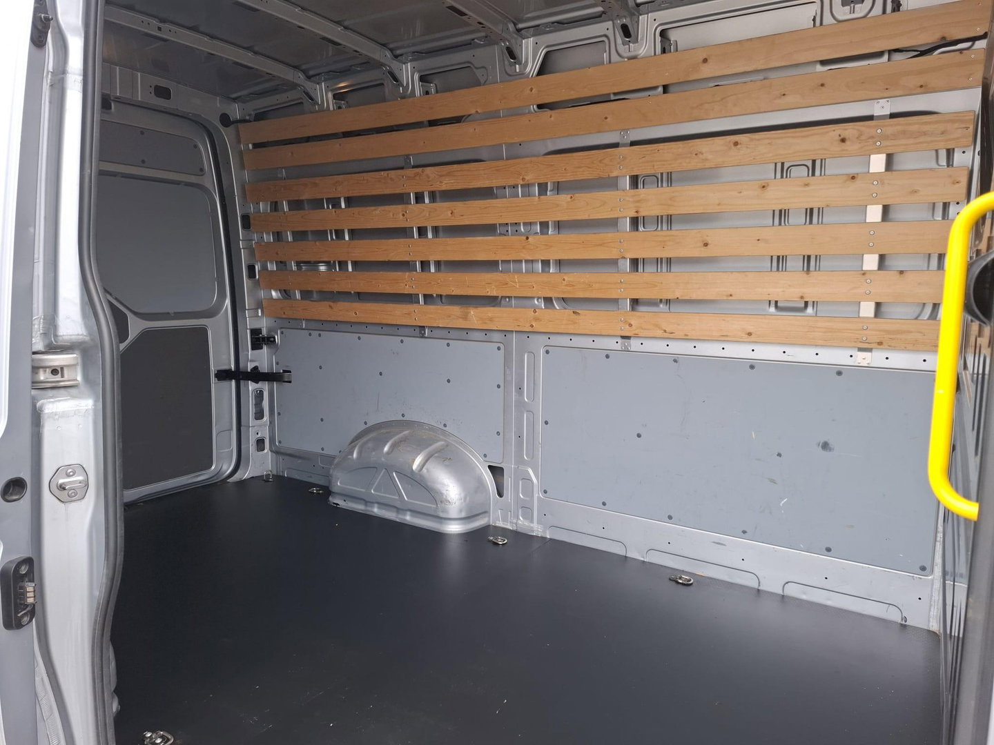 Volkswagen Crafter 35 2.0 TDI L3H3 Comfortline AIRCO / CRUISE CONTROLE / TREKHAAK / 3 ZITS / NAVI / CARPLAY
