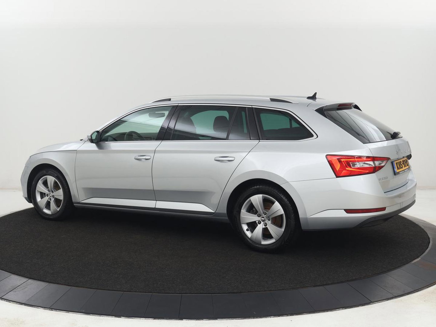Škoda Superb 1.4 TSI iV Business Edition | SOH 87,2% | Camera | Carplay | Full LED | Digital Cockpit | Navigatie | Climate control | Cruise control | Bluetooth | Parkeerhulp | PHEV | Plug In