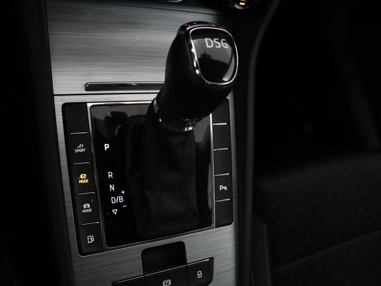 Škoda Superb 1.4 TSI iV Business Edition | SOH 87,2% | Camera | Carplay | Full LED | Digital Cockpit | Navigatie | Climate control | Cruise control | Bluetooth | Parkeerhulp | PHEV | Plug In