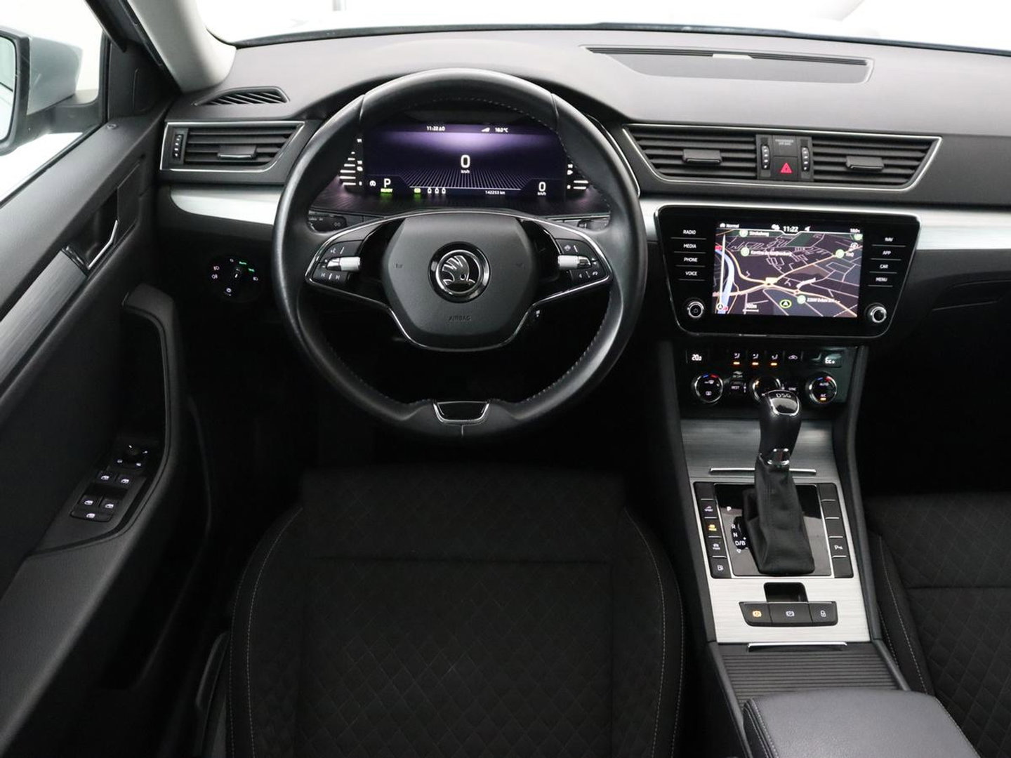 Škoda Superb 1.4 TSI iV Business Edition | SOH 87,2% | Camera | Carplay | Full LED | Digital Cockpit | Navigatie | Climate control | Cruise control | Bluetooth | Parkeerhulp | PHEV | Plug In