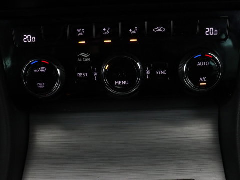 Škoda Superb 1.4 TSI iV Business Edition | SOH 87,2% | Camera | Carplay | Full LED | Digital Cockpit | Navigatie | Climate control | Cruise control | Bluetooth | Parkeerhulp | PHEV | Plug In
