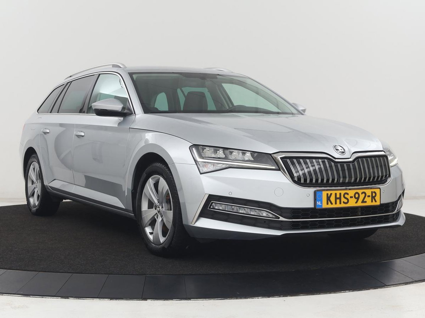 Škoda Superb 1.4 TSI iV Business Edition | SOH 87,2% | Camera | Carplay | Full LED | Digital Cockpit | Navigatie | Climate control | Cruise control | Bluetooth | Parkeerhulp | PHEV | Plug In