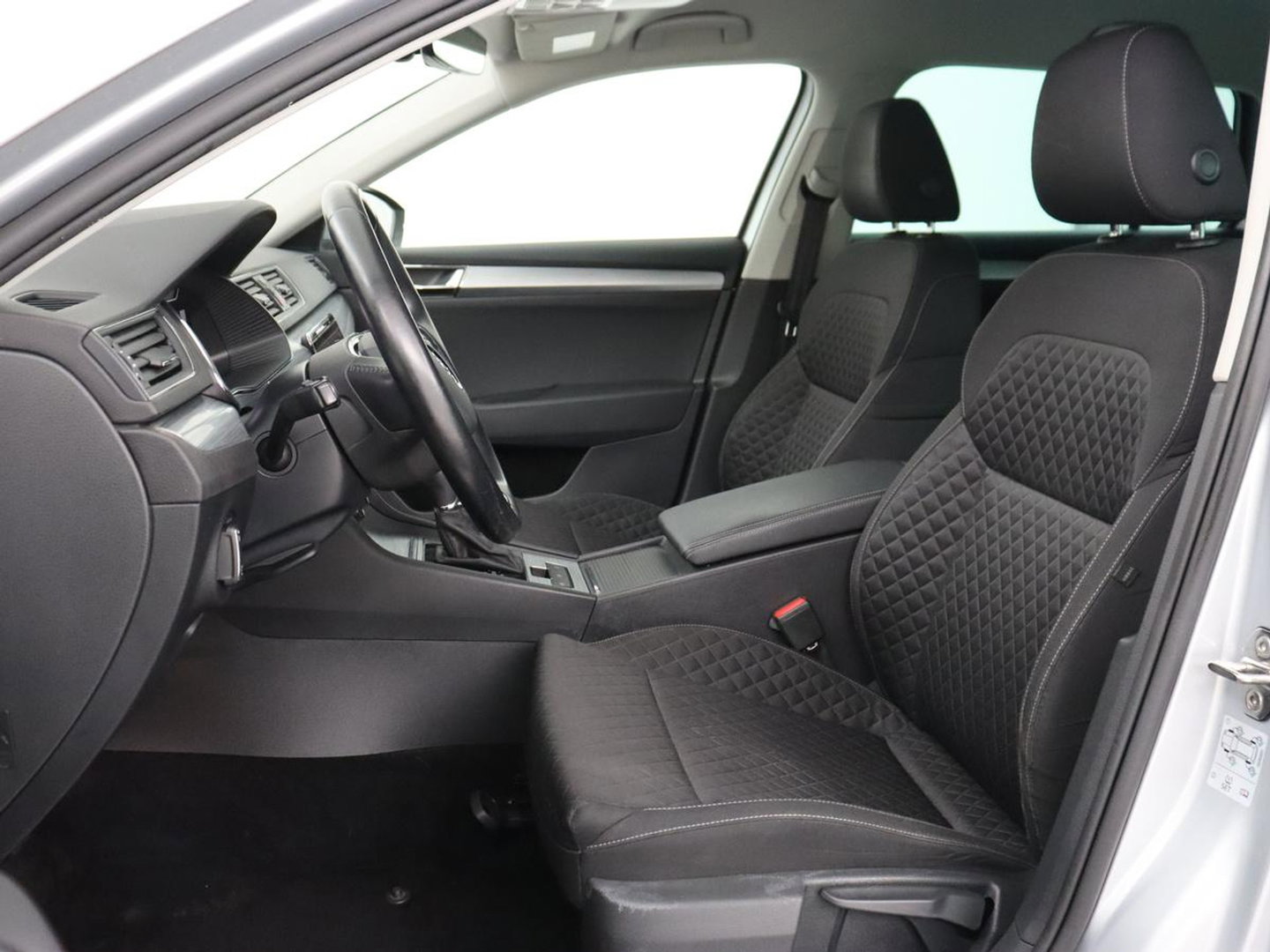 Škoda Superb 1.4 TSI iV Business Edition | SOH 87,2% | Camera | Carplay | Full LED | Digital Cockpit | Navigatie | Climate control | Cruise control | Bluetooth | Parkeerhulp | PHEV | Plug In