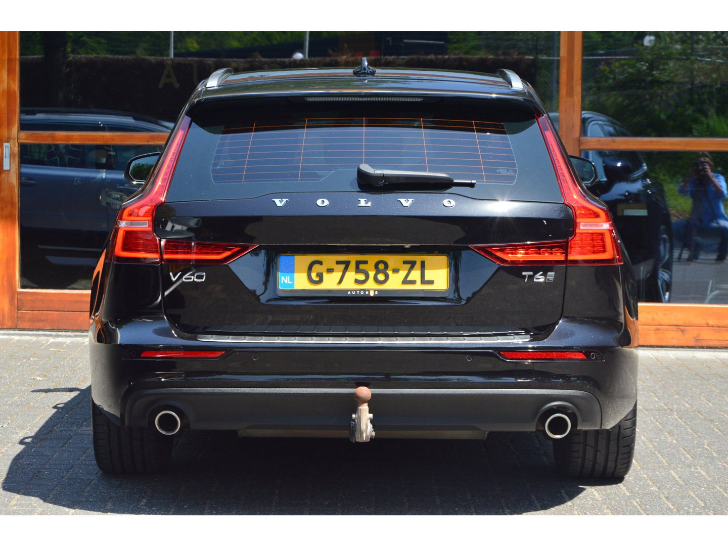 Volvo V60 T6 Hybride AWD | Stoelverwarming | Trekhaak | Camera | 88% SOH | Leer | Apple CarPlay |