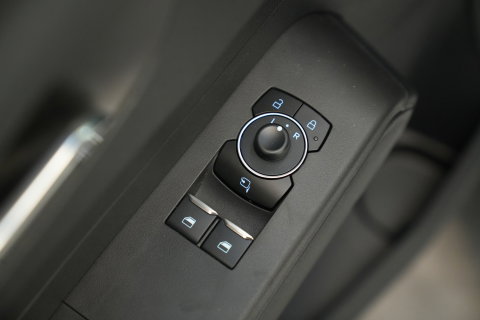 Ford E-Transit Cour. Limited 54 kWh PDC ACC Climate Carplay
